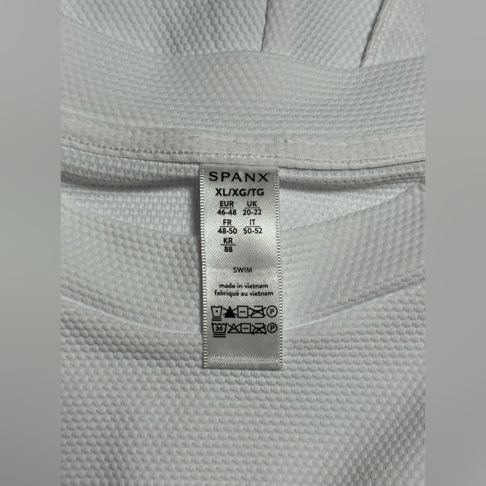 SPANX Pique Long Sleeve Swim Shirt
Crisp White ~ NWT - Picture 7 of 13